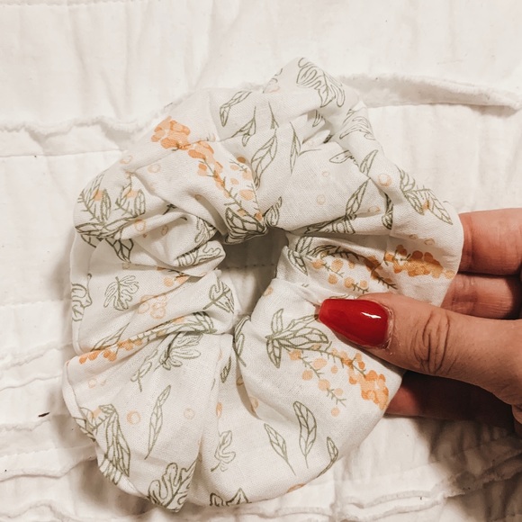 May Flowers Scrunchie Collection 4 Pack - Picture 4 of 5